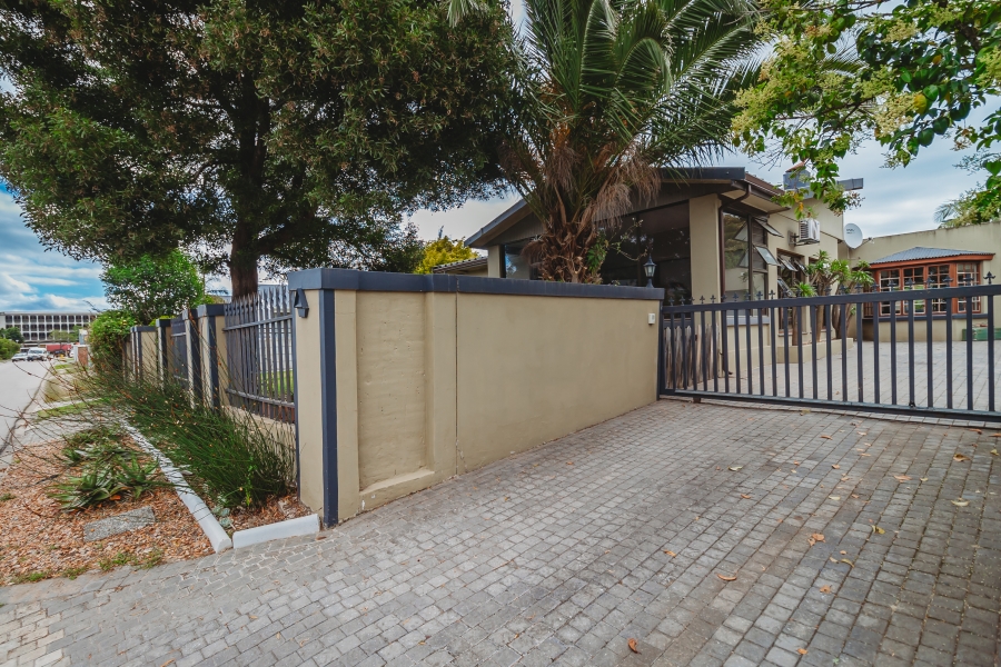 4 Bedroom Property for Sale in Bodorp Western Cape